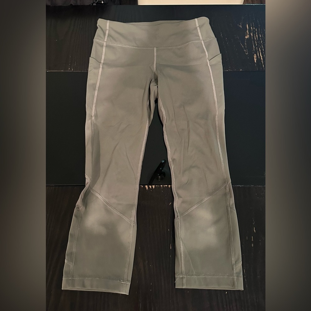 EUC Lulu olive green leggings, size 6